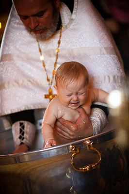 Что дарят крестные при крещении ребенка